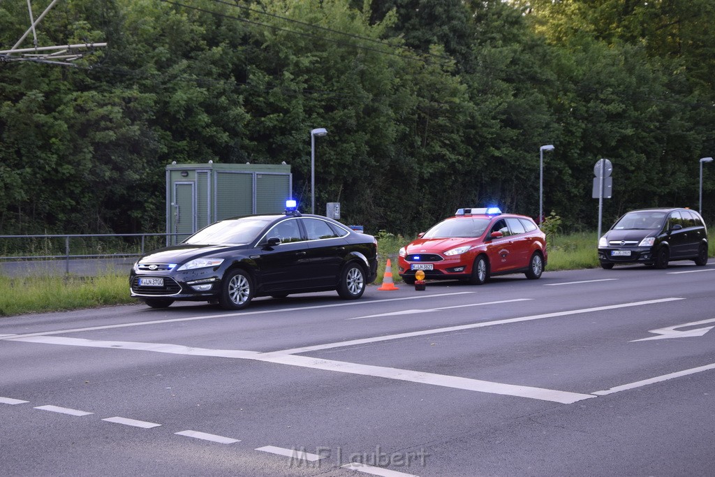 TLF 4 umgestuerzt Koeln Bocklemuend Ollenhauer Ring Militaerringstr P001.JPG - Miklos Laubert